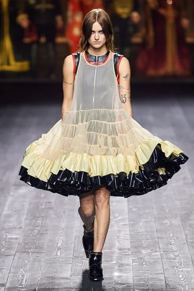 Look 9